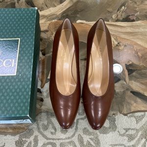 Vintage, Unworn Gucci Heels in Nappa brown leather